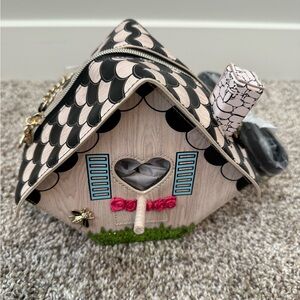 Betsey Johnson “You’re So Sweet” Tweet Birdhouse Crossbody Bag – Cottagecore